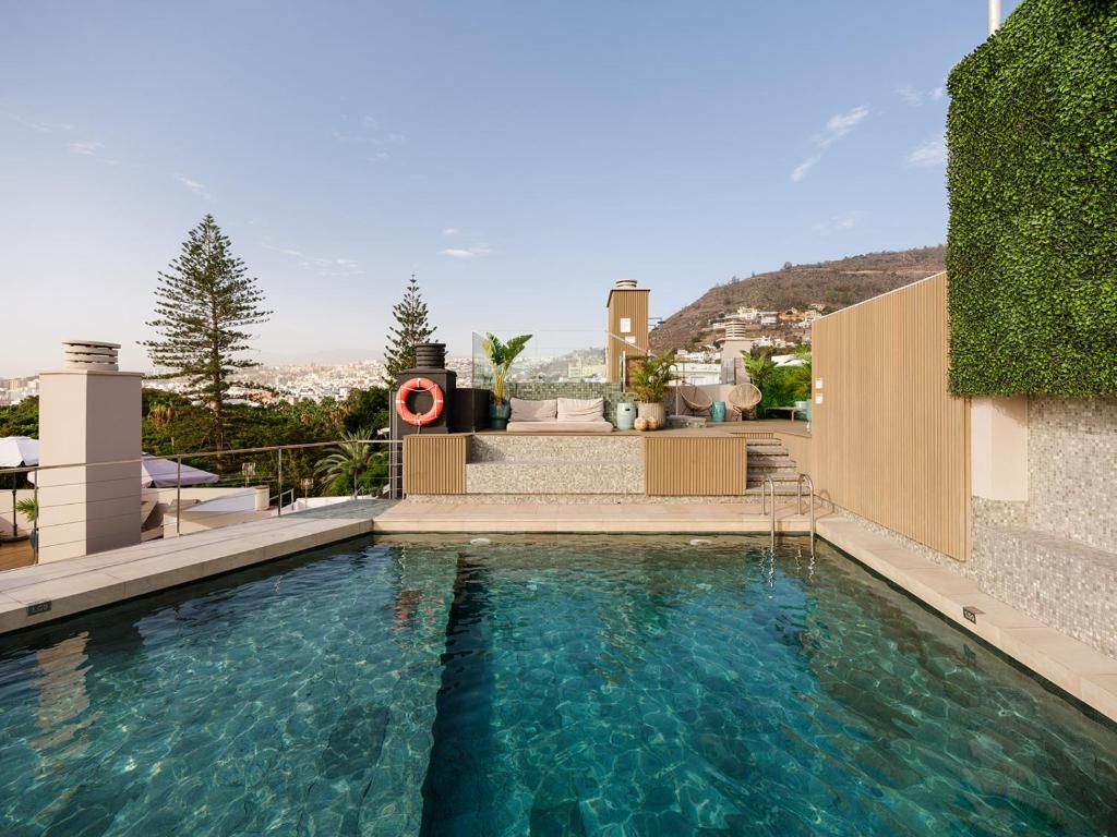 Hotel Tip: Tenerife Carnival Hotel Taburiente