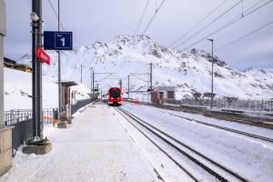 switzerland winter train panorama routes highlights tips