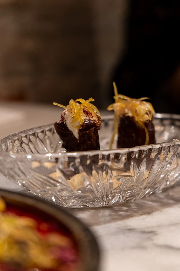 Gevulde dadels als dessert bij Noah (Kazimierz, Krakau)