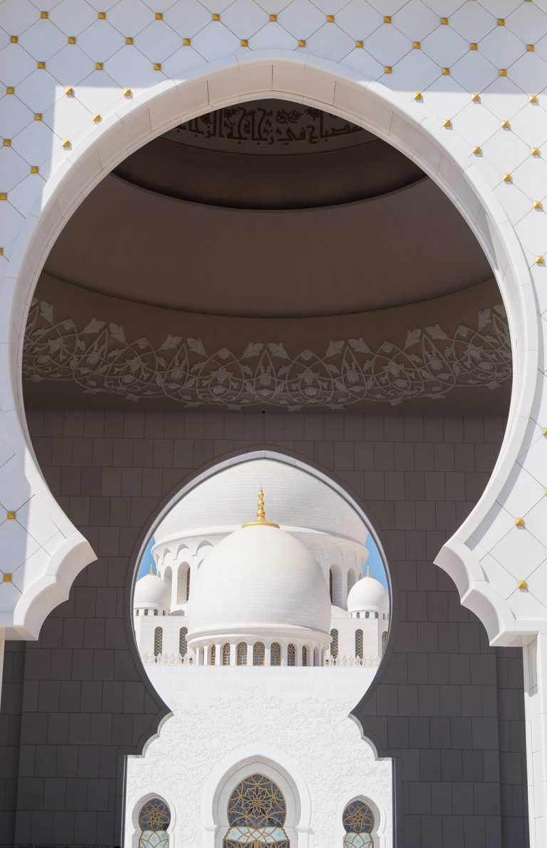 Travel Tips for Abu Dhabi: Visit the Sheikh Zayed Mosque