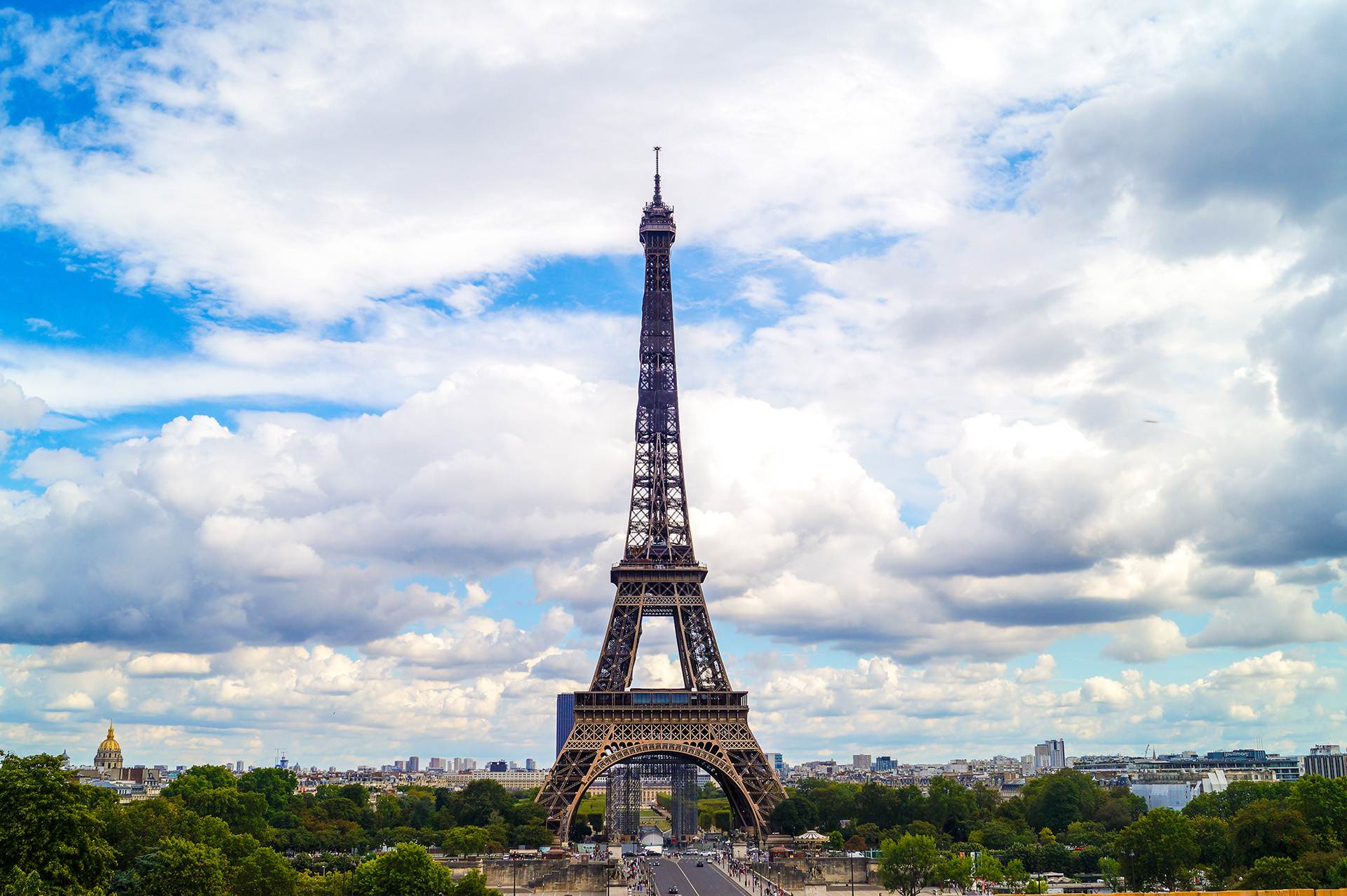 The best travel tips for visiting Paris, the capital of France, with a view of the Eiffel Tower
